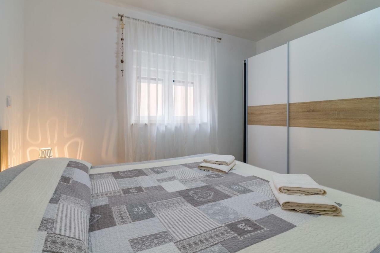 Apartments Tonka Near Beach And Sea Пула Экстерьер фото