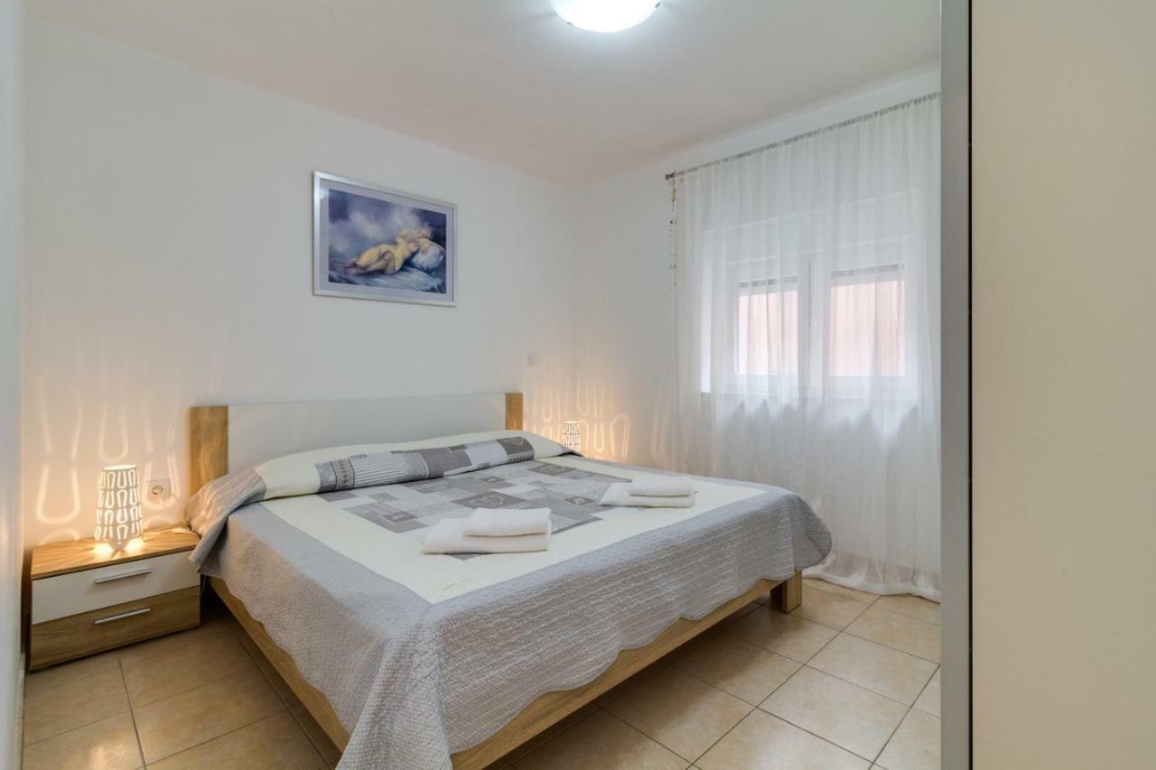 Apartments Tonka Near Beach And Sea Пула Экстерьер фото