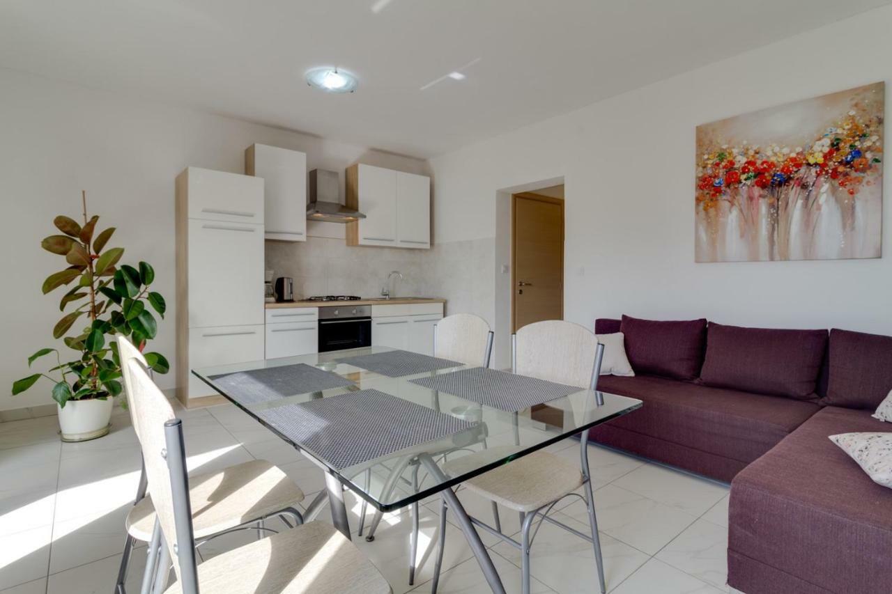 Apartments Tonka Near Beach And Sea Пула Экстерьер фото